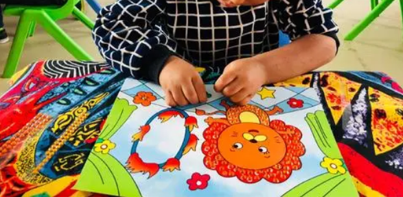 探索借助手工制作活动培养幼儿创造性思维的途径