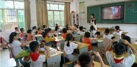 小学高段古诗词阅读教学文本的开发和利用