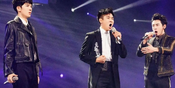 新媒体时代对美声唱法表演形式的新思考