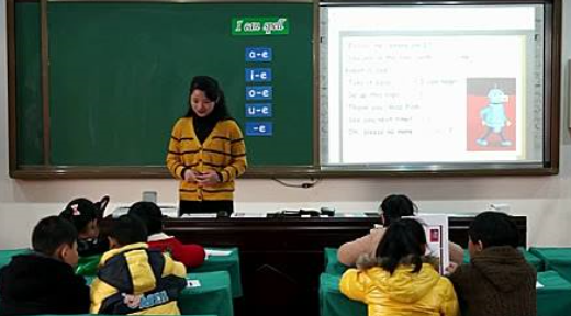 小学英语趣味教学课堂探讨