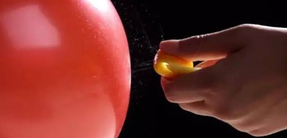 气球在初中物理实验中的应用