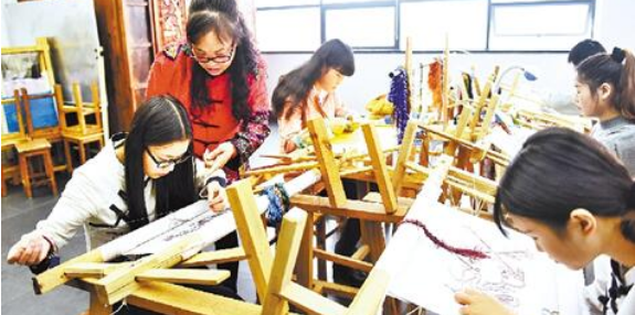 河北传统刺绣技艺在高校传承与可持续发展研究