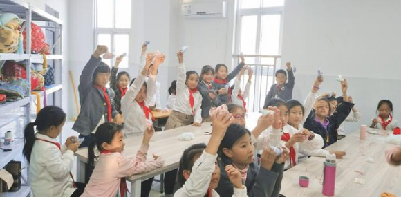 核心素养视域下小学美术手工教学研究