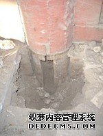集祥阁二层地面处金柱柱腰榫口处木梁缺失(图2)